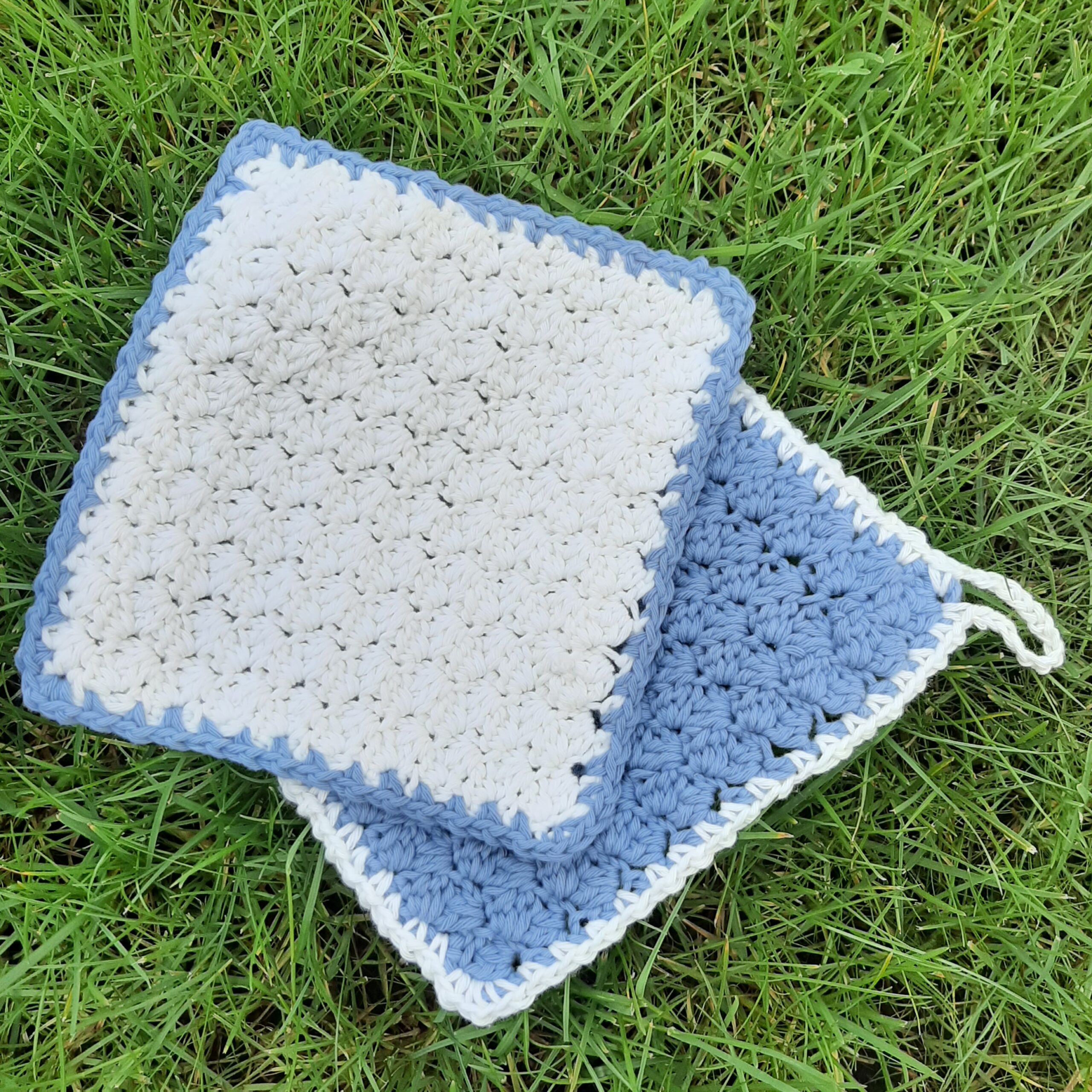 Haken voor de camping: pannenlappen!